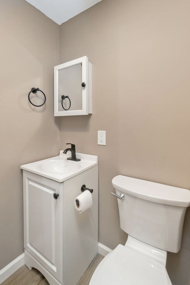 Building Photo - 137-139 Main St