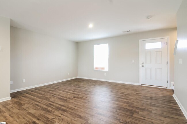 Building Photo - 6 Castlebrook Dr