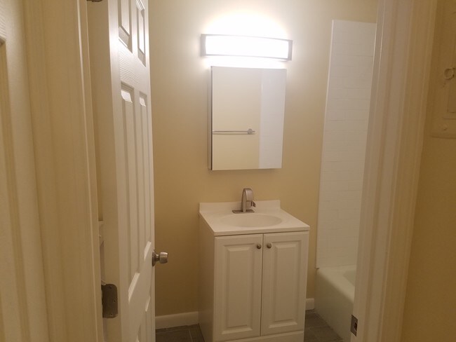 Building Photo - 148 Overland Rd