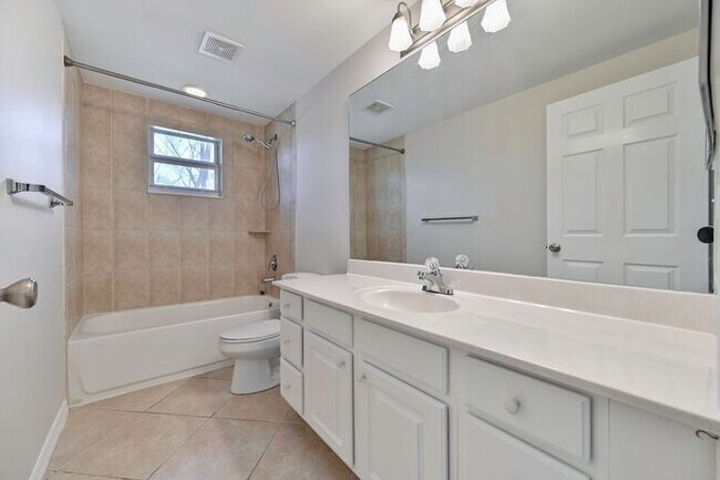 Foto del edificio - 10030 Maddox Ln