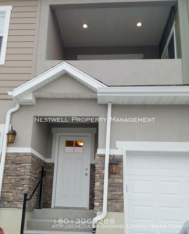 Building Photo - Spacious Cresthaven Village 4 bed Townhome