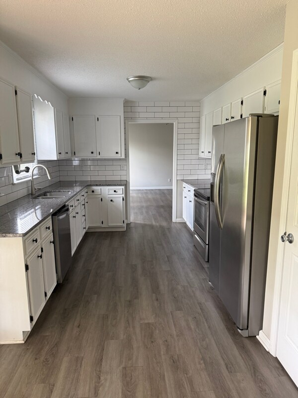 Foto del edificio - 105 Marcus Dr