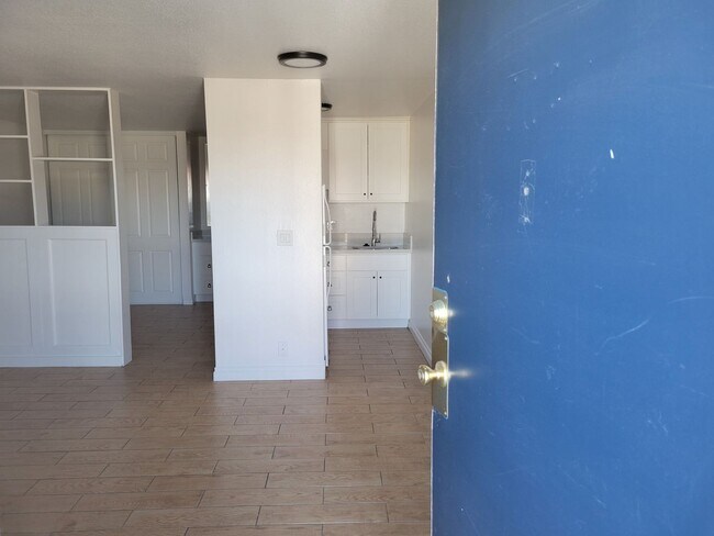 Foto del edificio - ~~WELCOME HOME~~ 2ND STORY 1 BED CONDO IN ...