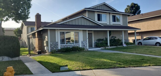 Building Photo - 16601 Regina Cir