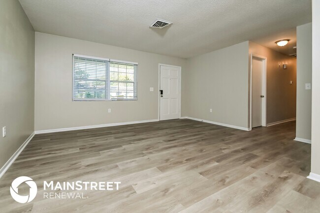 Building Photo - 5743 Brook Loop