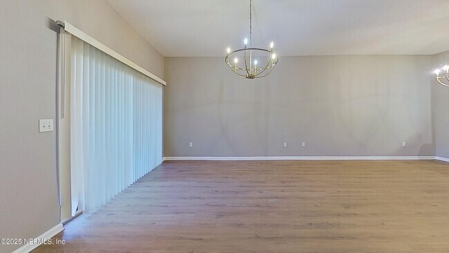 Foto del edificio - 3907 Summer Grove Way N