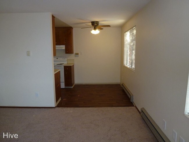 Building Photo - 401 N 87th St