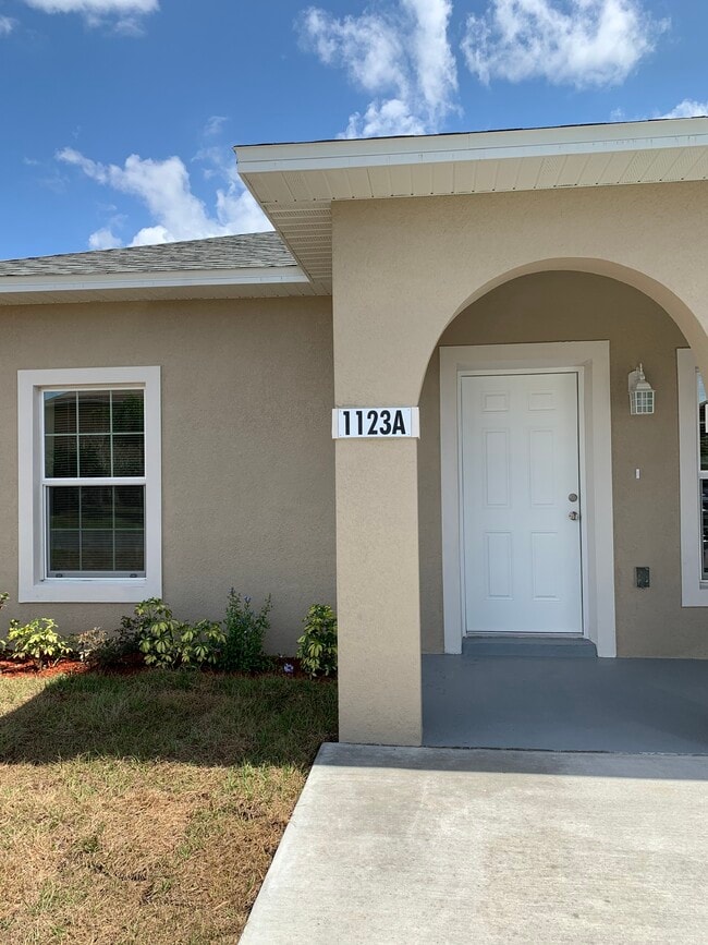 Unit A front entrance - 1123 Normandy Dr