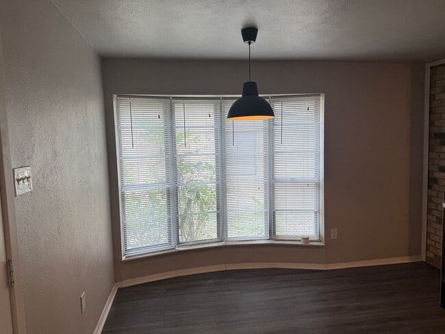 Foto del edificio - 3 Bed | 2 Bath | 2-Car Garage + Carport – ...