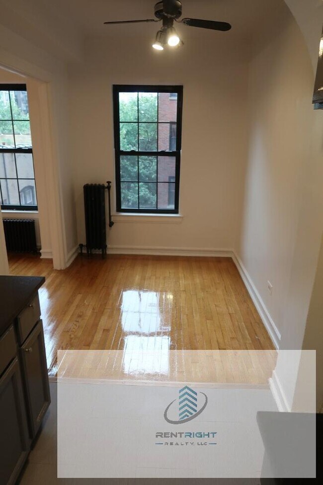 Foto del edificio - 426 W Briar Pl