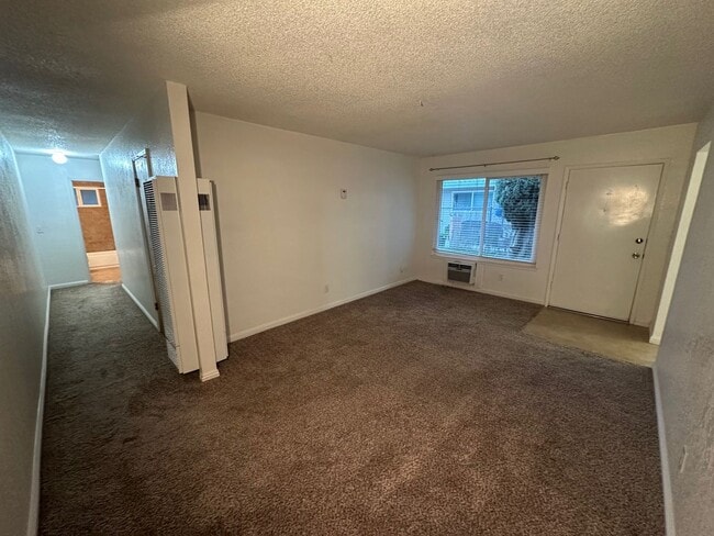 Building Photo - NICE DUPLEX IN ELVERTA!!