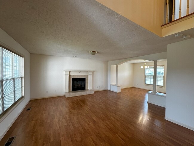 Building Photo - 3922 Wildflower Dr
