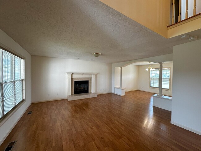 Foto del edificio - 3922 Wildflower Dr