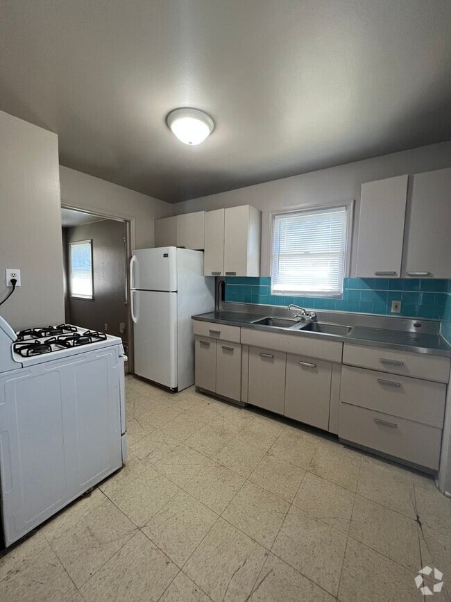 Building Photo - 2136-2136 E Peralta Wy