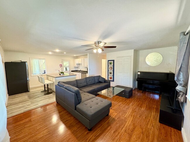 Foto del edificio - Optimal Location in the Heart of Paia Town...