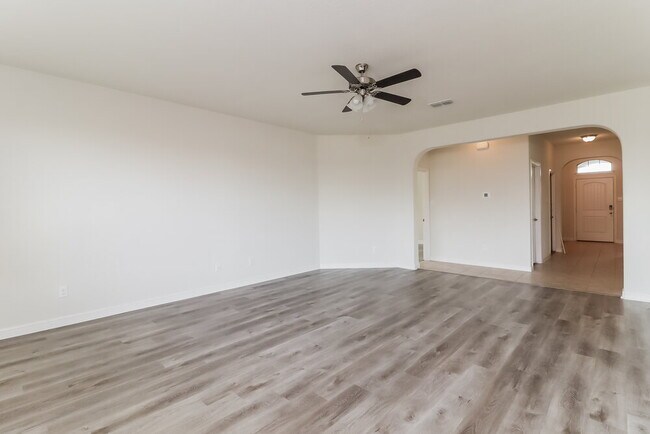 Foto del edificio - 1001 Doe Meadow Dr