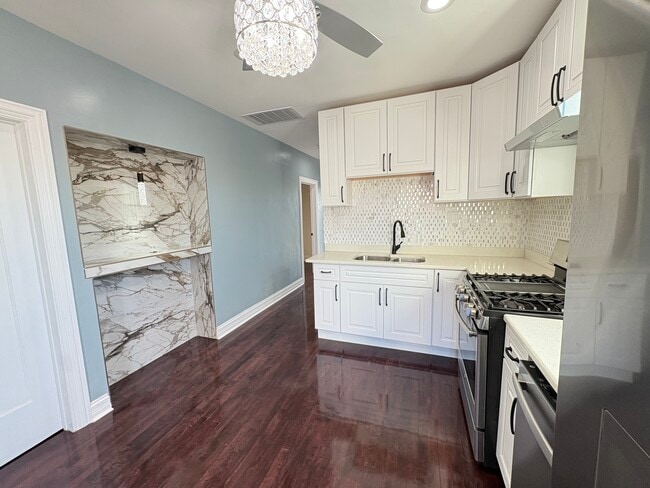 Building Photo - 2026 W McLean Ave