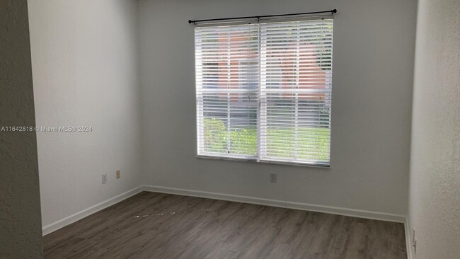 Foto del edificio - 3549 Forest Hill Blvd