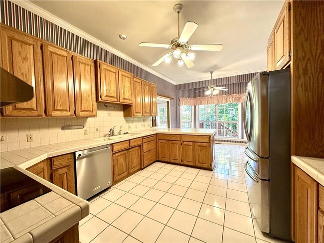 Building Photo - 2319 N Aspen Dr