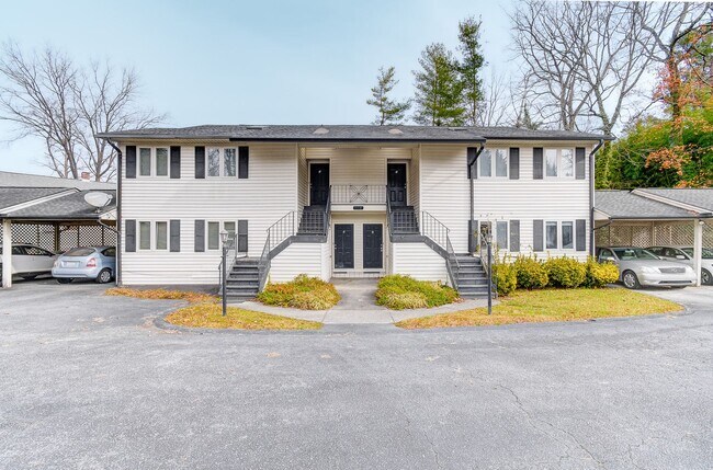 Building Photo - 1104 N Main St