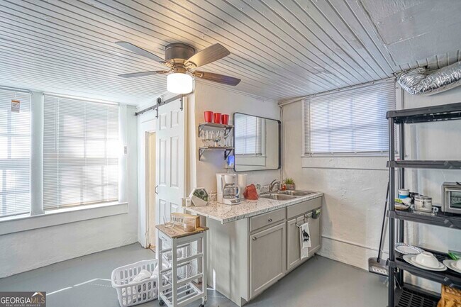 Foto del edificio - 207 N Dawson St