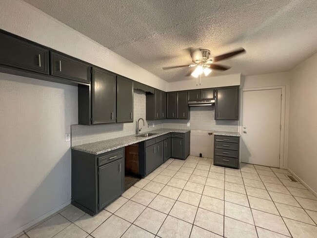 Building Photo - Style Meets Substance—Newly Renovated 3BR/2BA in Lamesa