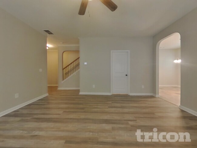 Foto del edificio - 125 Cypress Ct