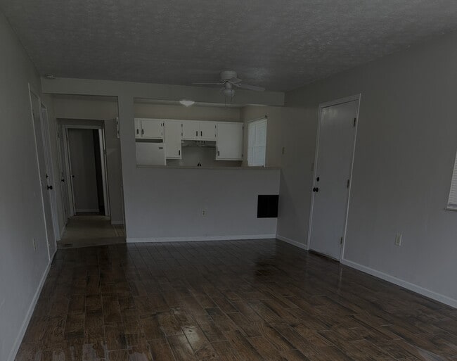 Building Photo - 1335 Seneca Dr