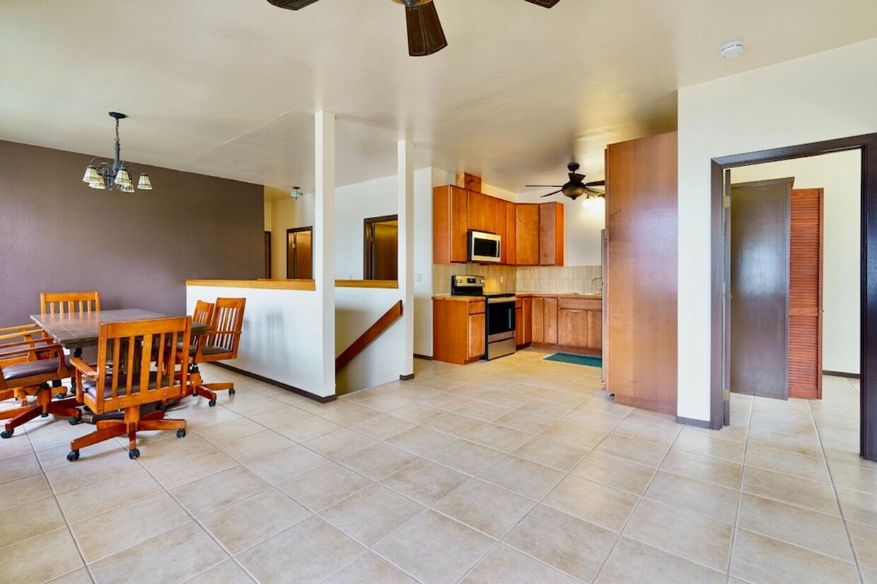 Foto principal - 2 Bed/1.5 Bath Upstairs Lihue Apartment fo...