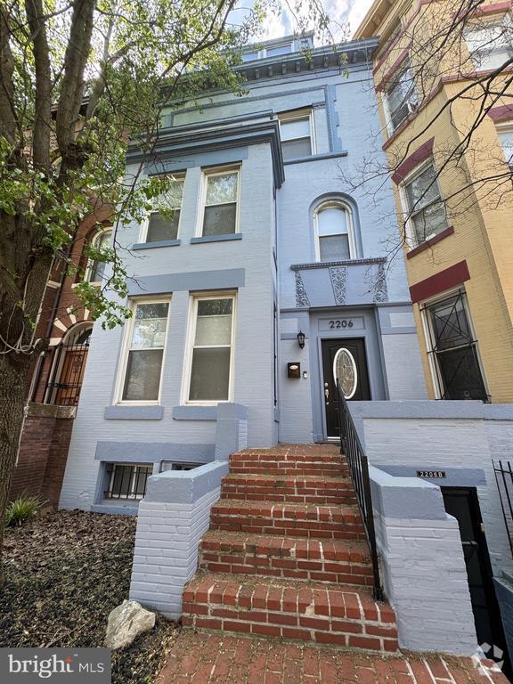 Building Photo - 2206 1st St NW