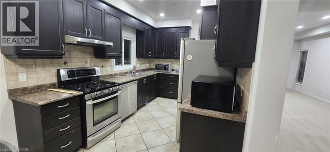 Building Photo - 276 Countrystone Crescent