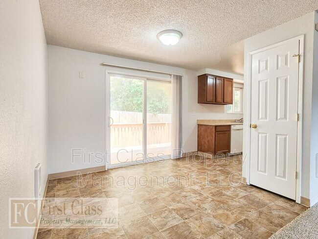 Foto del edificio - 10975 SW Hall Blvd