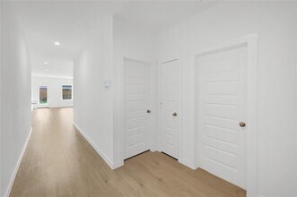 Building Photo - 1623 Fleetwood Crossing Dr