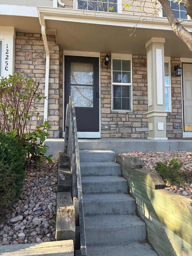 Foto del edificio - Very Nice 2 Bedroom, 2 1/2 Bath Townhome in Quail Run! Community Pool & Tennis Courts! Minutes To...