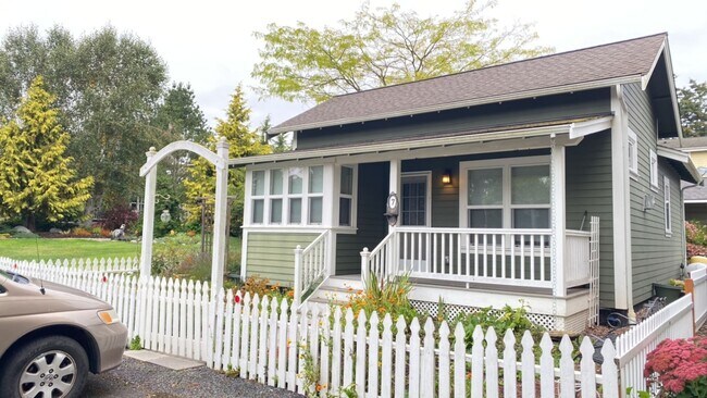 Building Photo - 55+ Community, Quiet 1 Bedroom 1 Bath.  In...