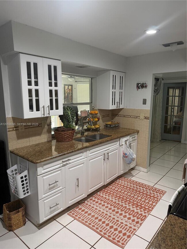 Foto del edificio - 8108 NW 93rd Terrace