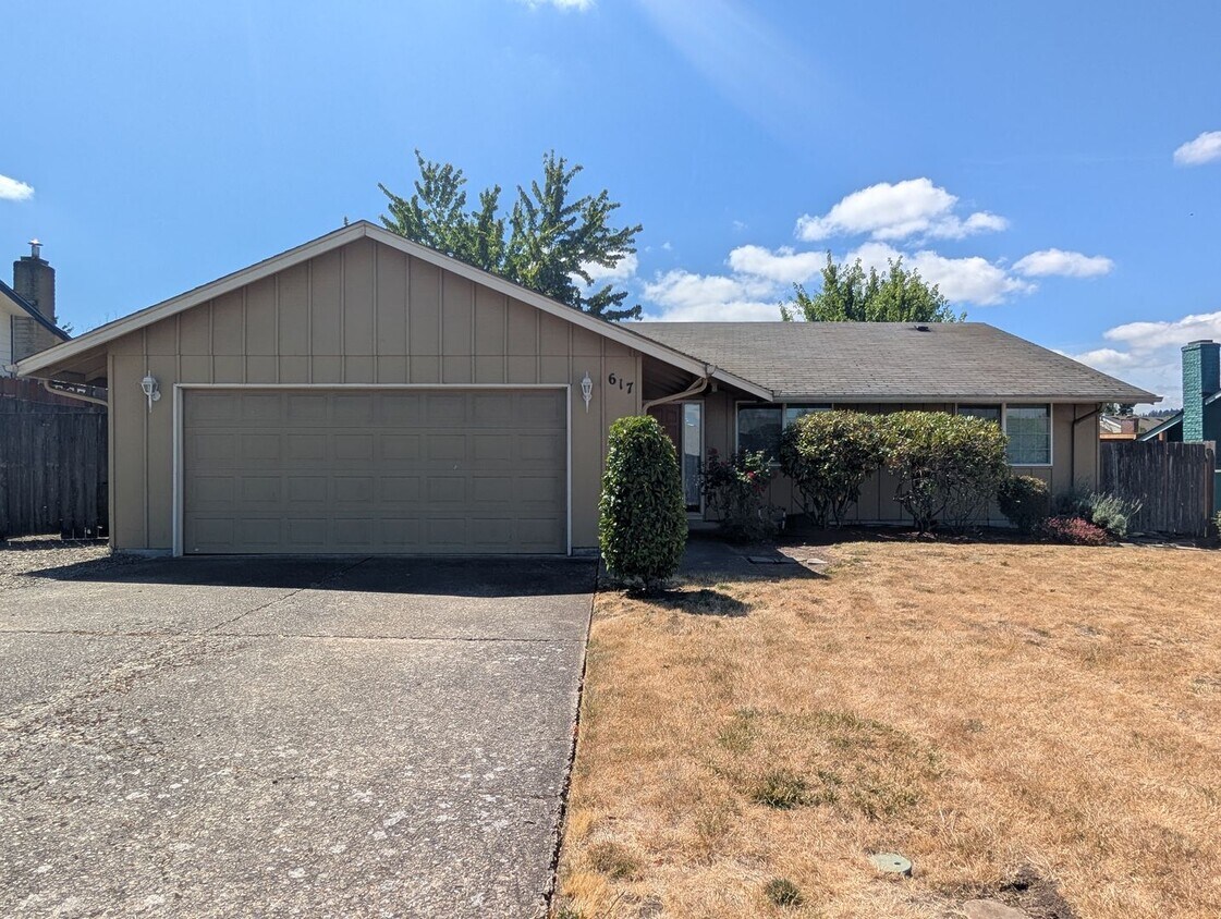 Foto principal - Wonderful 3-Bedroom, 2-Bath Home in Great ...