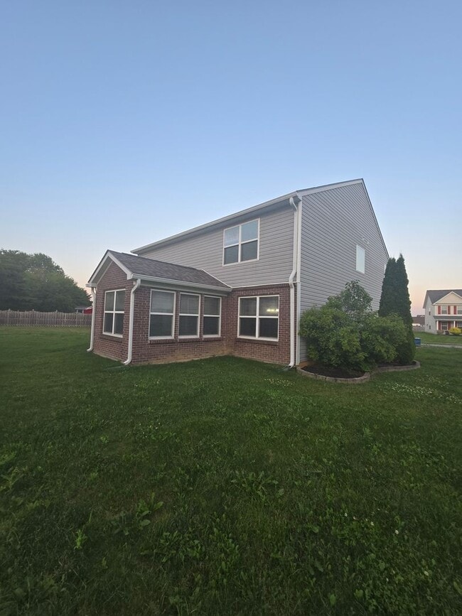 Building Photo - Eastside Four Bedroom Home located near So...