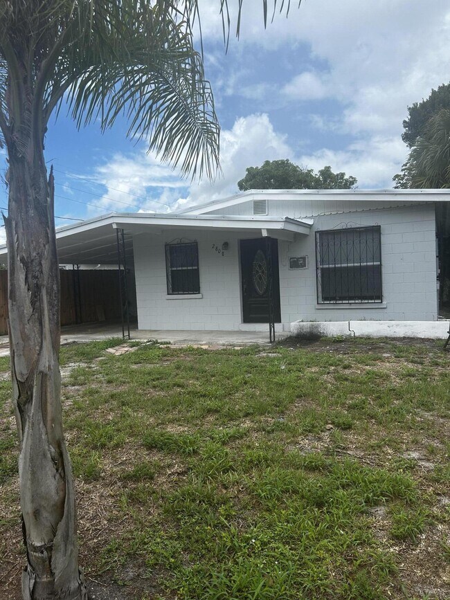 Building Photo - 2808 Ave I