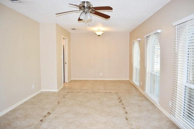 Building Photo - 211 W Ash Ln