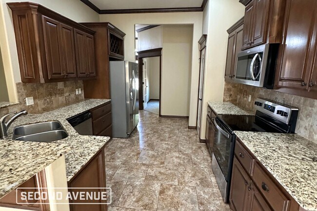 Foto del edificio - 1204 SummerHill Dr