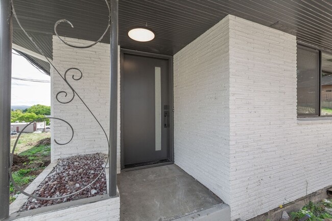 Crowne Pointe Apartment Homes - Crowne Pointe Apartment Homes