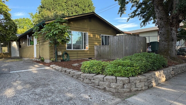 Building Photo - 3946 SE 28th Pl