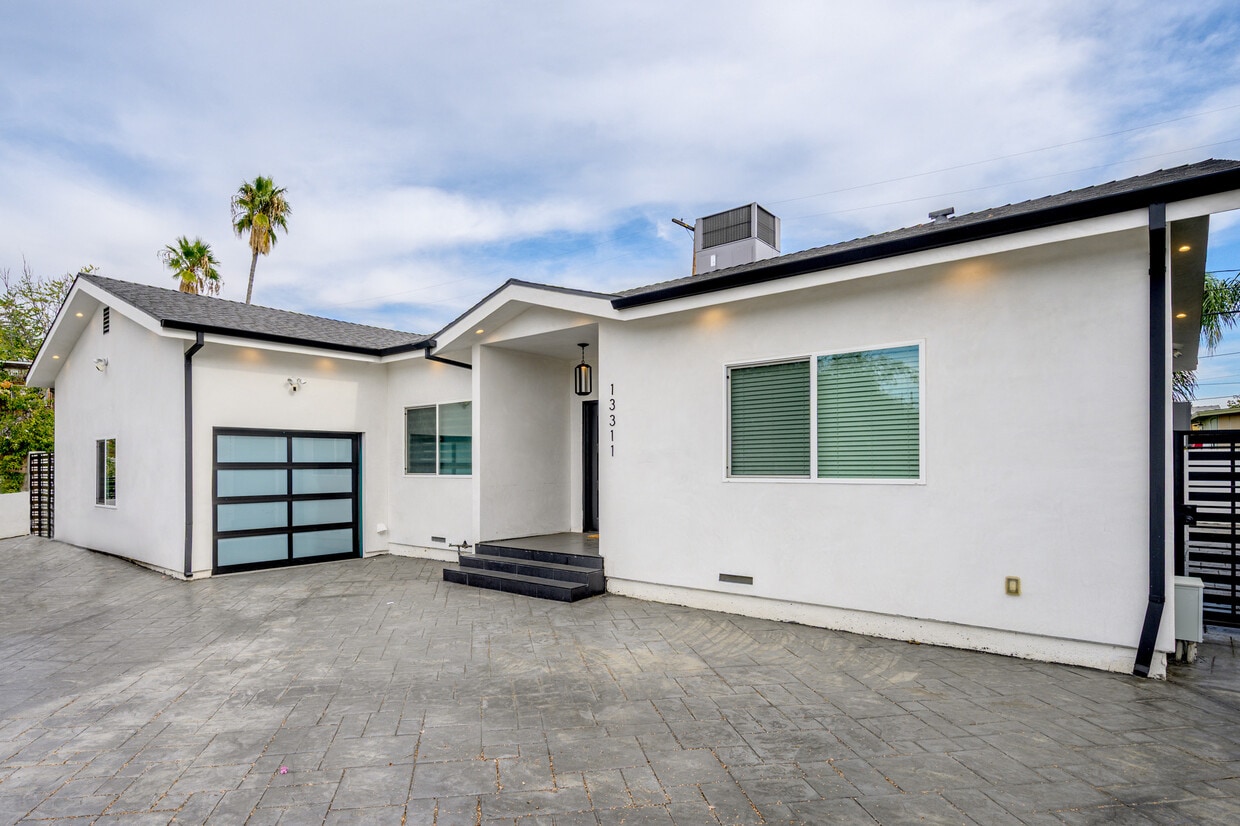 Foto principal - 13311 Wixom St