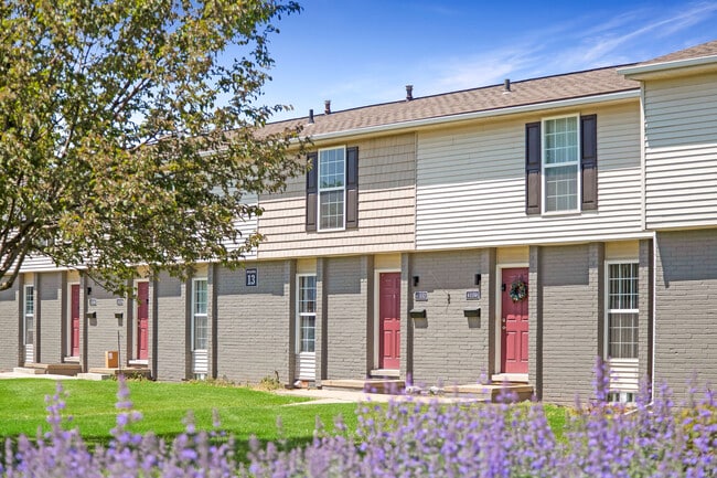 Entrada privada - Meadowood Townhomes