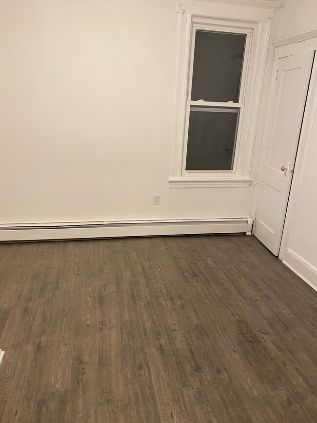 Large living room - 400 River Dr