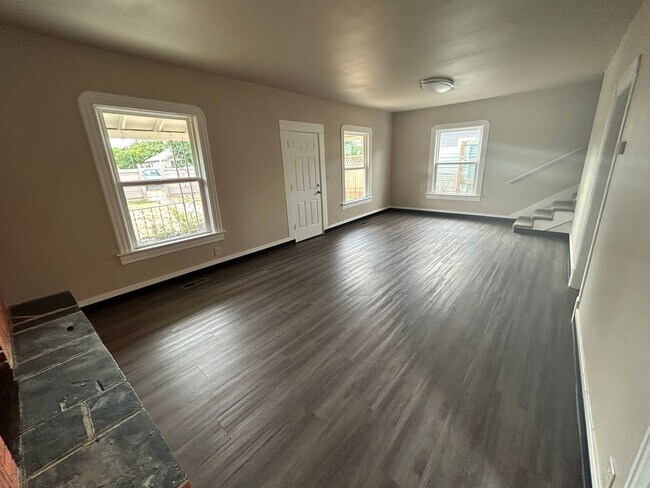 Foto del edificio - Beautifully renovated 3bedroom/2 bath house. 1/2 off 1st month's rent!