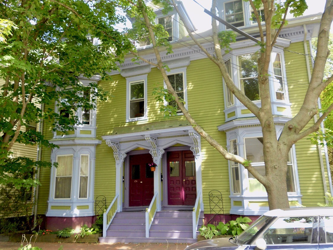 1874 Victorian - 129 Emery St