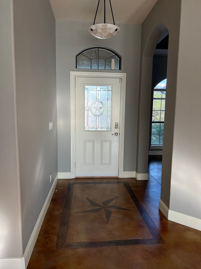 Entryway - 2102 Crazyhorse Pass