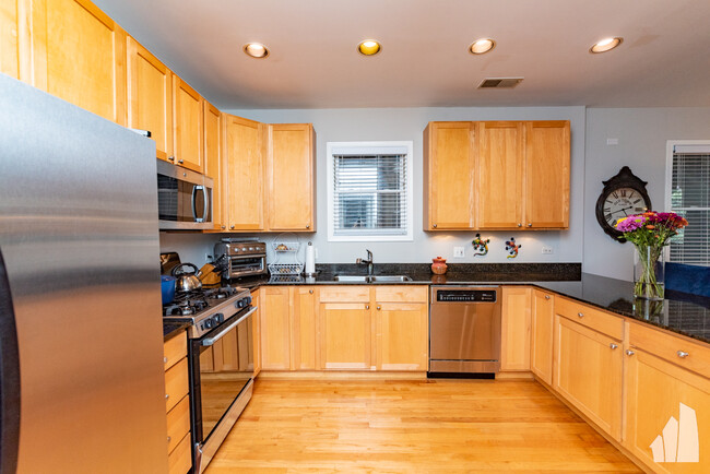 Building Photo - 3510 N Reta Ave
